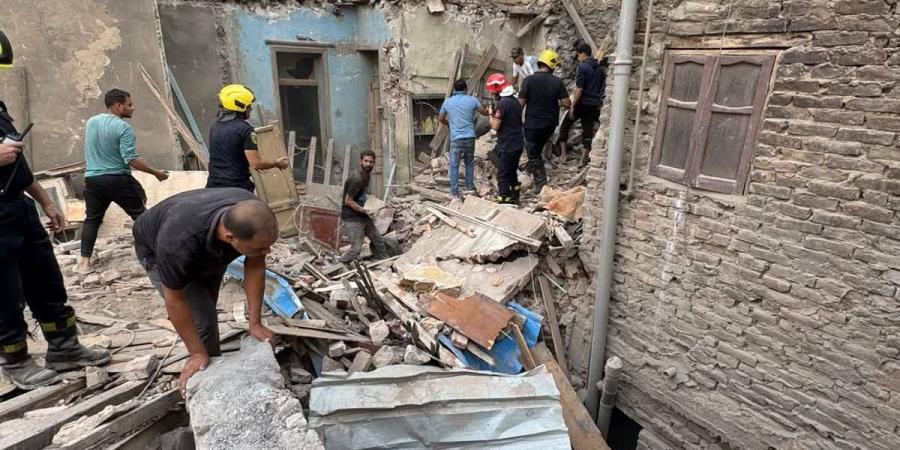 البحث
      عن
      طفل
      أخر..
      إنقاذ
      مسن
      من
      أسفل
      ركام
      عقار
      روض
      الفرج
      المنهار