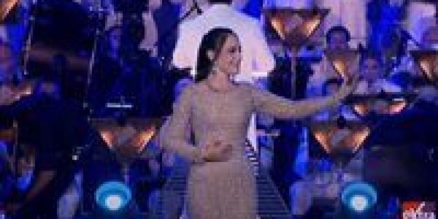 أمام
      قادة
      العالم..
      شريهان
      تتألق
      باستعراض
      فرعوني
      في
      افتتاح
      المتحف
      المصري
      الكبير