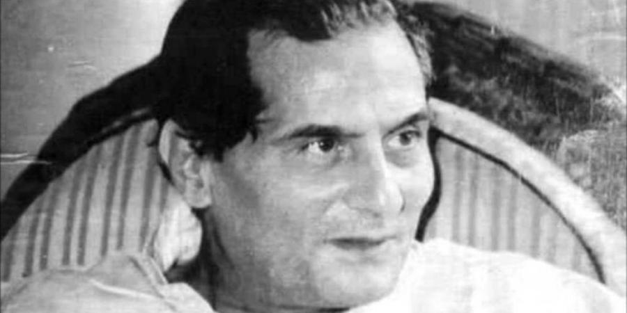 40
      عامًا
      على
      رحيل
      فؤاد
      حداد..
      “فنان
      الشعب”
      الذي
      غنّى
      بلسان
      المصريين