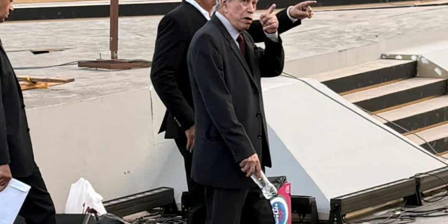 طارق
      نور
      ومحمد
      السعدى
      يتفقدان
      اللمسات
      الأخيرة
      استعدادًا
      لافتتاح
      المتحف
      المصرى
      الكبير