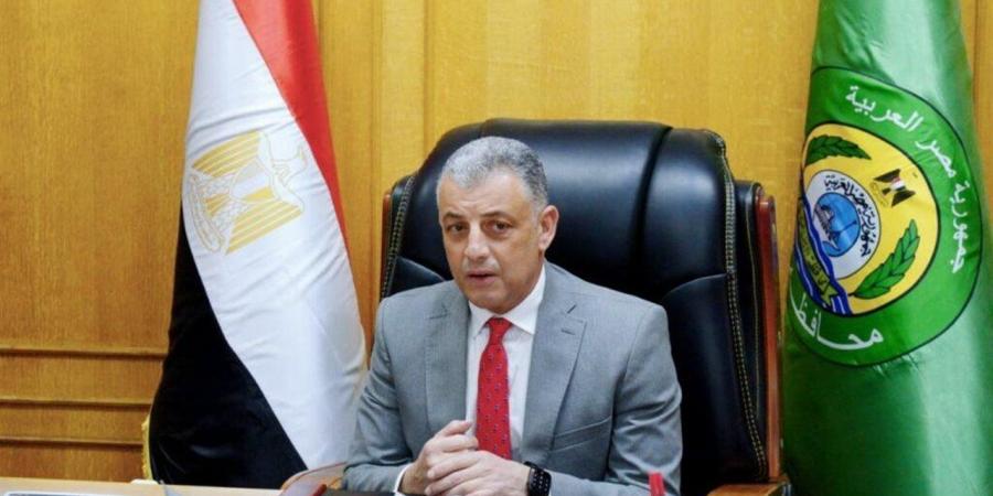 محافظ
      الإسماعيلية
      يجتمع
      باللجنة
      الجديدة
      للنادي
      الإسماعيلي