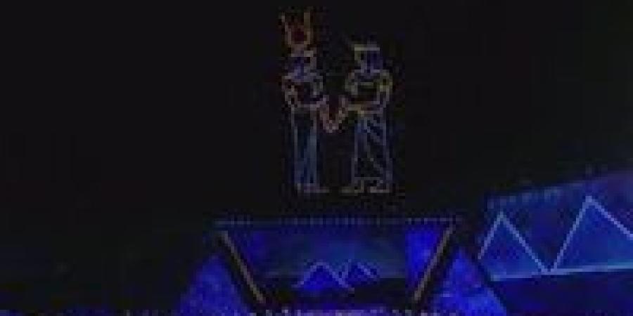 «ملوك
      الفراعنة
      يعودون
      للحياة»..
      عرض
      هولوجرام
      أسطورى
      يضيء
      سماء
      المتحف
      المصرى
      الكبير