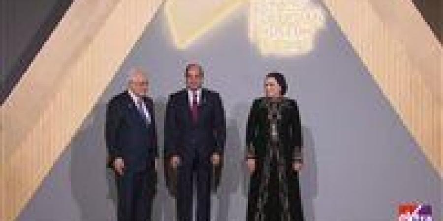 الرئيس
      الفلسطيني
      في
      أم
      الدنيا..
      زيارة
      تحمل
      رسائل
      الحضارة
      والدعم