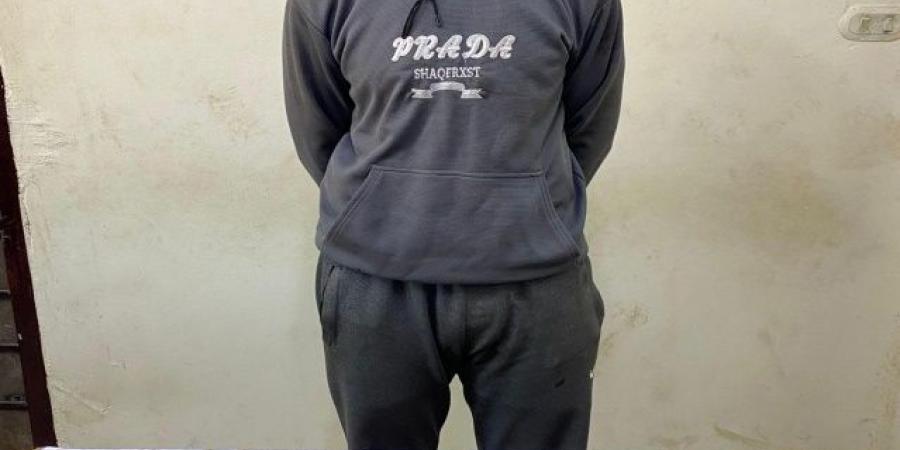 القبض
      على
      طالب
      اعتدى
      على
      آخر
      بسكين
      بسبب
      معاكسة
      فتاة
      في
      دمياط