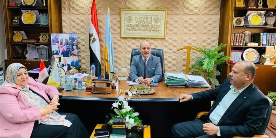 مدير
      "تعليم
      الإسكندرية"
      يؤكد
      على
      تنفيذ
      التقييمات
      وإعلان
      النتيجة
      للطالب
      وولي
      الأمر