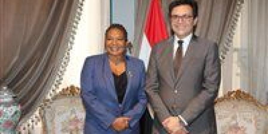 وزير
      الثقافة:
      مصر
      والبرازيل..
      جسور
      جديدة
      من
      الإبداع
      والتكامل
      الحضارة