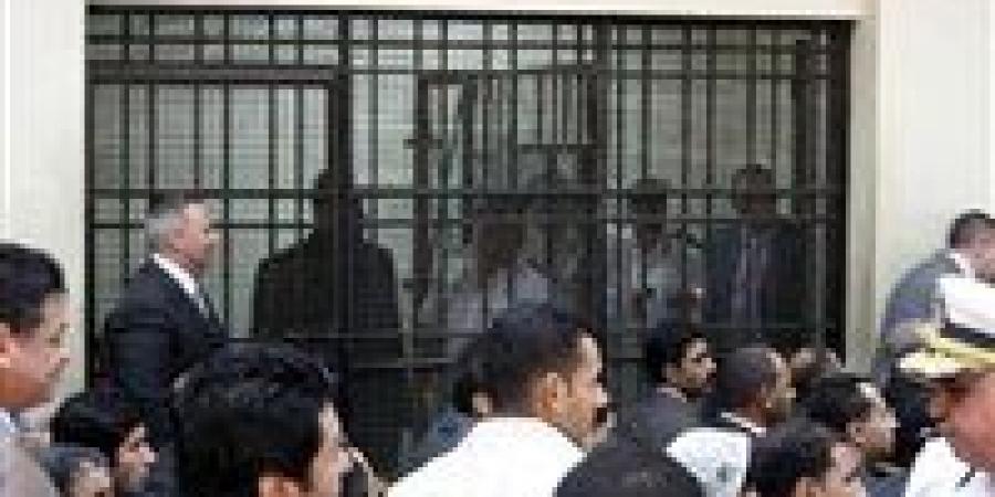 تأجيل
      محاكمة
      53
      متهمًا
      في
      «خلية
      القطامية»
      بتهم
      تمويل
      الإرهاب
      وتهديد
      الأمن
      القومي