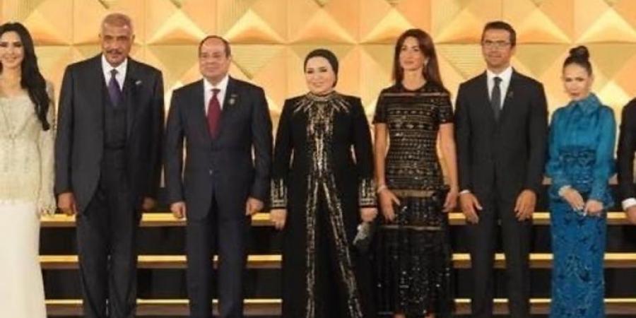 من
      هي
      مرمر
      حليم
      مصممة
      فستان
      السيدة
      انتصار
      السيسي
      في
      حفل
      المتحف
      الكبير؟
      (فيديو)