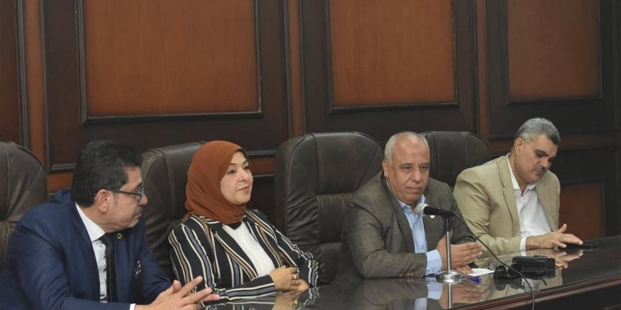 ندوة
      توعوية
      حول
      تأهيل
      الطلاب
      لشغل
      المناصب
      القيادية
      بجامعة
      طنطا