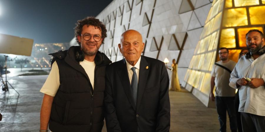 مازن
      المتجول:
      اشتغلنا
      على
      حفل
      افتتاح
      المتحف
      لمدة
      9
      شهور
      وصورنا
      في
      8
      بلاد..
      وكنا
      متوترين
      من
      توقعات
      الجمهور