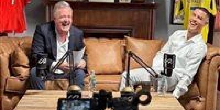 كريستيانو
      رونالدو:
      لا
      أرى
      أن
      ليونيل
      ميسي
      أفضل
      مني..
      ولا
      أريد
      أن
      أكون
      متواضعًا