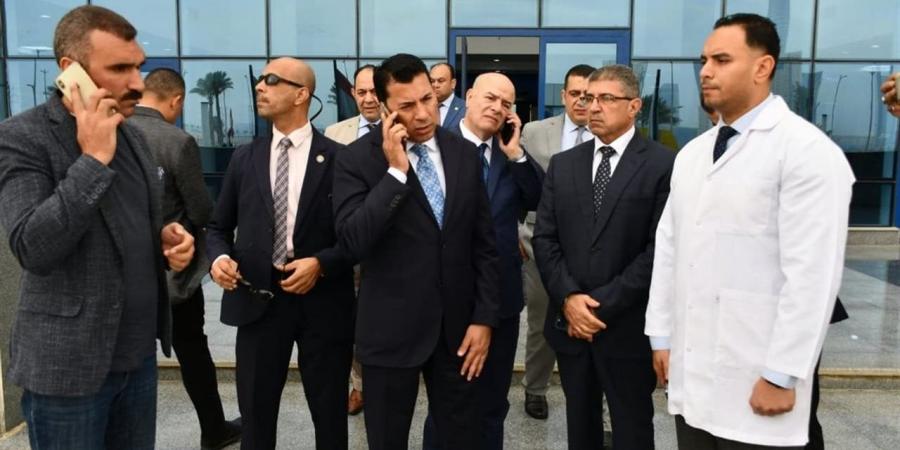 وزير
      الرياضة
      يطمئن
      على
      حالة
      مصابي
      حادث
      انقلاب
      ميني
      باص
      بطريق
      العاصمة
      الإدارية