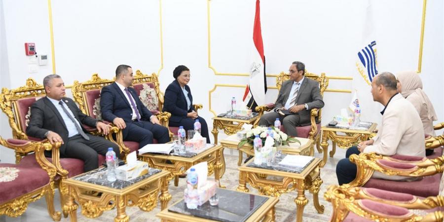 محافظ
      قنا
      يعتمد
      حركة
      تنقلات
      جديدة
      لرؤساء
      المراكز
      والمدن