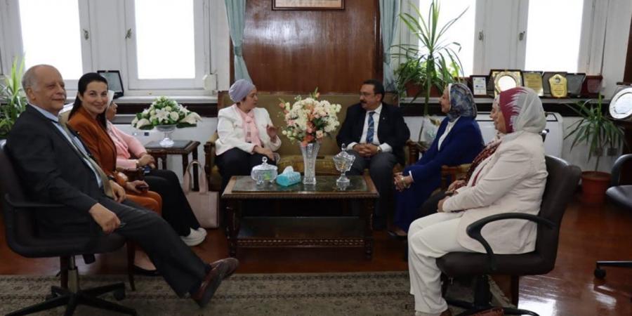 جامعة
      شيكاغو
      الأمريكية
      تبحث
      مع
      الإسكندرية
      التعاون
      الأكاديمي
      المشترك