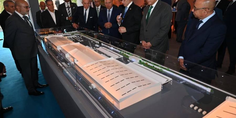 وزير
      الصناعة
      والنقل
      يضع
      حجر
      الأساس
      لمصنع
      سيارات
      جديد
      في
      مصر
      ينتج
      50
      ألف
      سيارة
      سنويًا