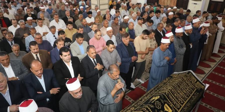 جنازة
      حاشدة..
      تشييع
      رئيس
      مركز
      ومدينة
      ديرب
      نجم
      بالشرقية
      لمثواه
      الأخير