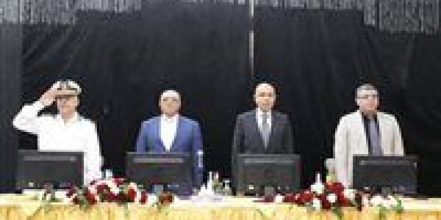 محافظ
      المنيا
      ومدير
      الأمن
      يشهدان
      قرعة
      الحج
      العلنية..و393
      فائزًا
      يؤدون
      الفريضة