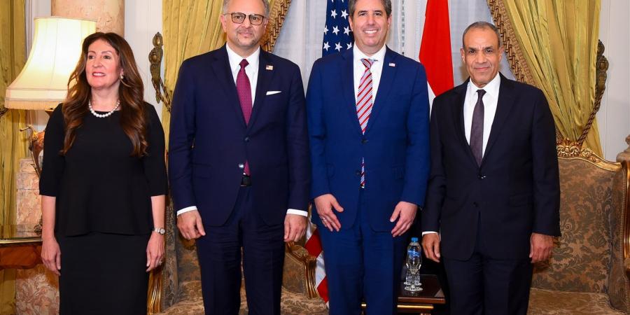 وزير
      الخارجية:
      نهر
      النيل
      شريان
      حياة
      الشعب
      المصري
      وسنتخذ
      كافة
      الإجراءات
      التي
      يكفلها
      القانون
      الدولي
      لحماية
      أمننا
      المائي