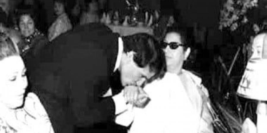 ظاهرة لن تتكرر ولو بعد مليون سنة.. رأي عبد الحليم حافظ في أم كلثوم| لقاء نادر