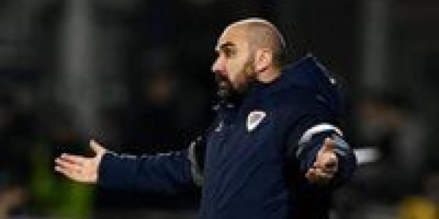 وفاة مفاجئة لمدرب بالدوري الصربي أثناء مباراة لفريقه بعد أسبوعين من تعيينه