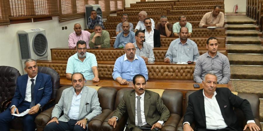 بحث آليات الاستفادة من طاقات طلاب التعليم الفني في تنفيذ المشروعات الخدمية بالبحيرة