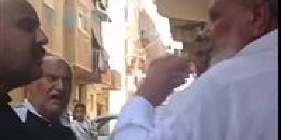 النيابة تطالب بحكم يردع المتهمين في قضية "صفع مسن السويس"