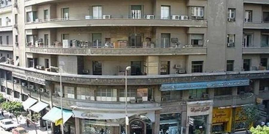 لم تُزل ولم تُعلق بعد.. ما القصة الحقيقية وراء لوحة "عاش هنا" بالإيموبيليا؟