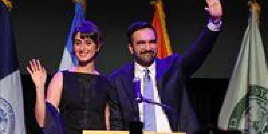 من أصول سورية.. زوجة زهران ممداني تخطف الأضواء من عمدة نيويورك الجديد