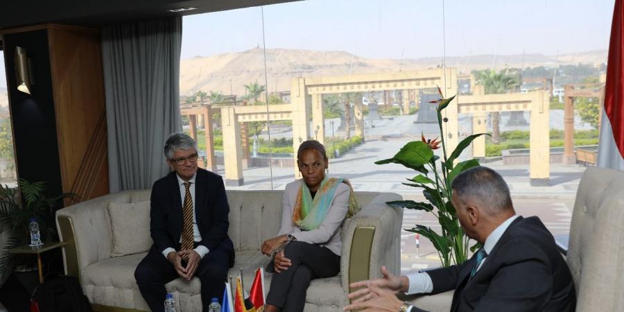محافظ أسوان يبحث مع وفد اللجنة الاستشارية للتعاون الدولي السويسري سبل التعاون