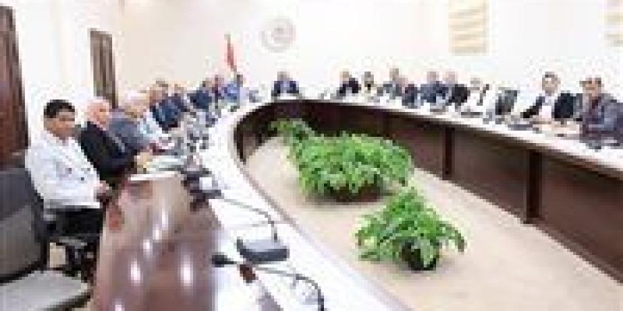 وزير التعليم العالي: صندوق الاستشارات والدراسات يمثل بيت الخبرة القومي لدعم التنمية الصناعية والمشروعات القومية