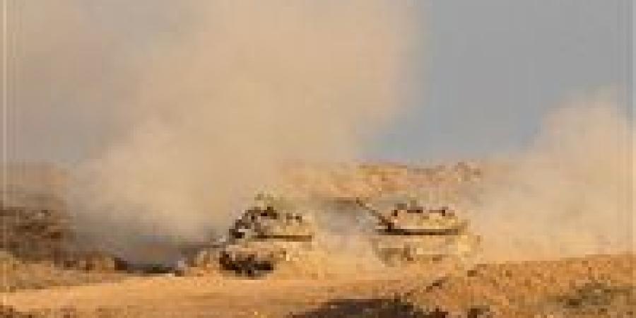 الآليات الإسرائيلية تتقدم خلف الخط الأصفر وسط تصعيد مدفعي متبادل