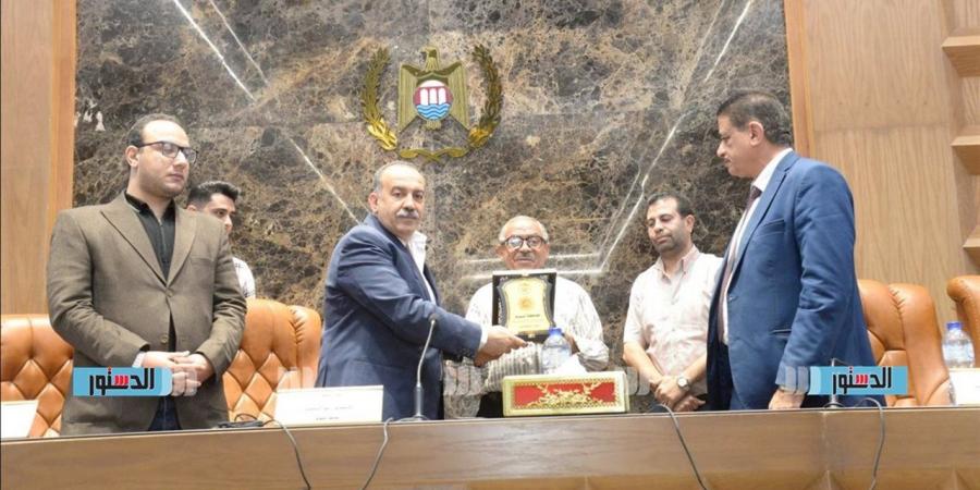 تقديرًا لإسهاماته.. محافظ أسيوط يكرم أستاذ الهندسة حسن يونس