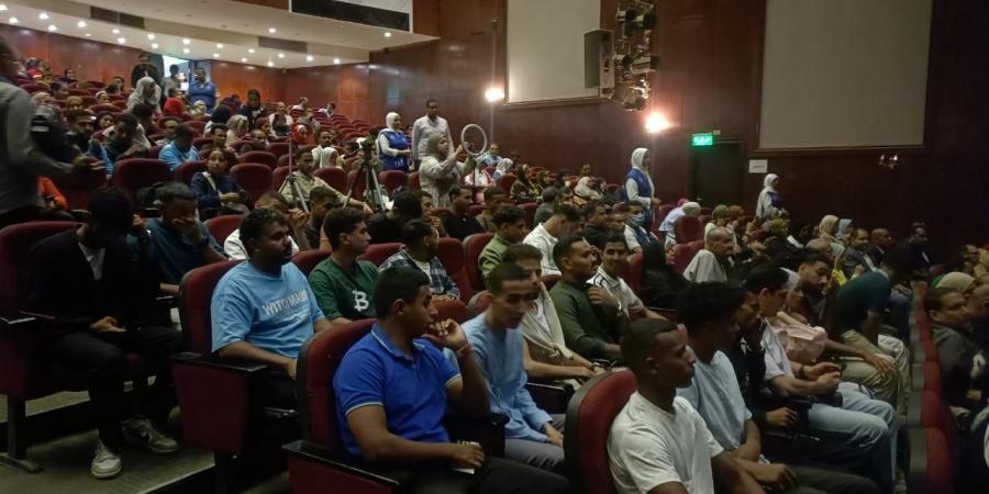 فاطمة عيد تتألق في قصر ثقافة قنا.. أمسية تُعيد للتراث سحره