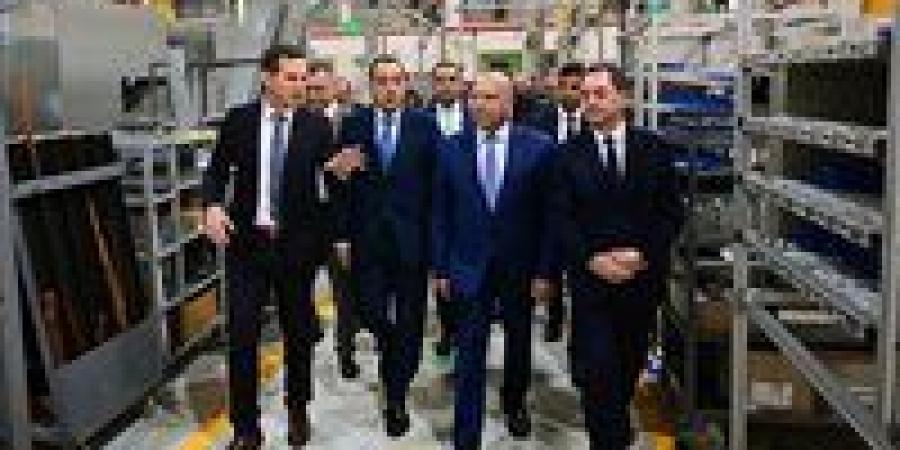 رئيس الوزراء ووزير الصناعة يفتتحان توسعات مصنع "شنايدر إلكتريك" بمدينة بدر