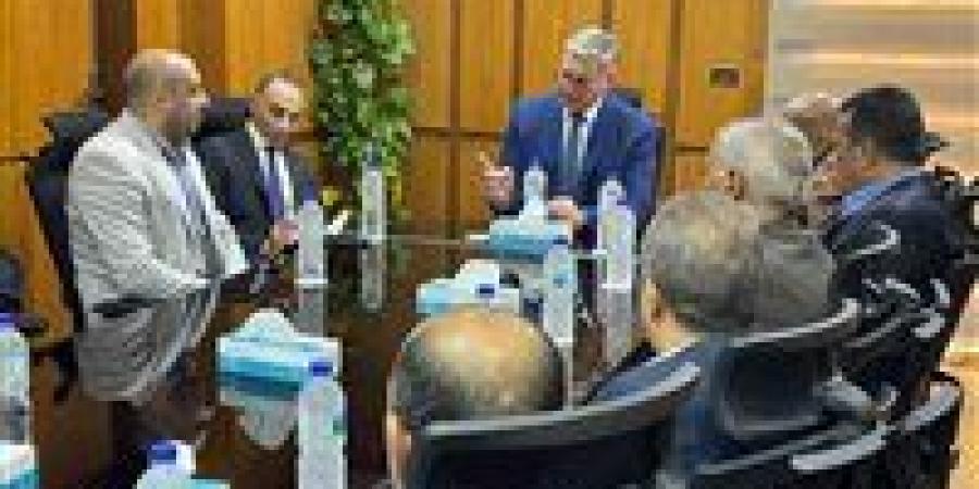 وزير البترول يجري زيارة مفاجئة لشركة أبسكو لمتابعة سير العمل ودعم تنفيذ الأنشطة