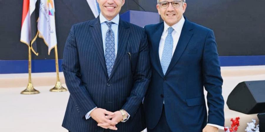 المستشار محمود فوزي يهنئ الدكتور خالد العناني باعتماده مديرًا عامًا لليونسكو