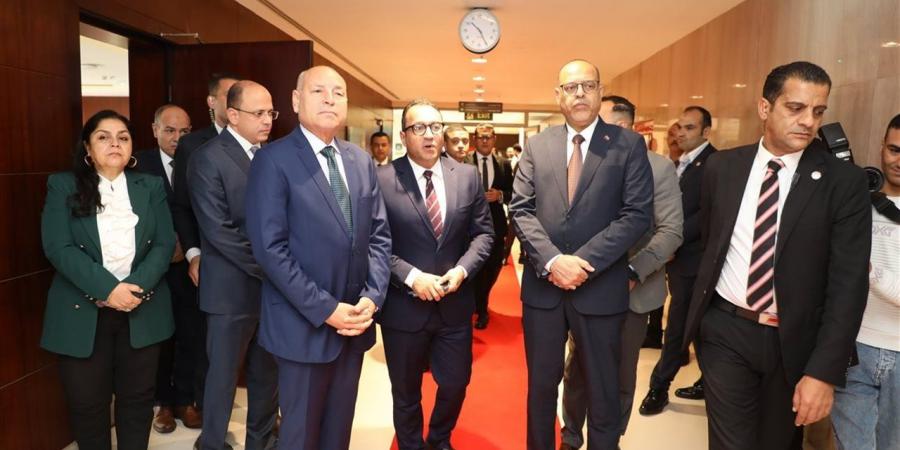 محافظ القاهرة ووزير العمل يشهدان "من حقك تكون.. تأهيل.. تمكين.. فرصة" لذوي الهمم