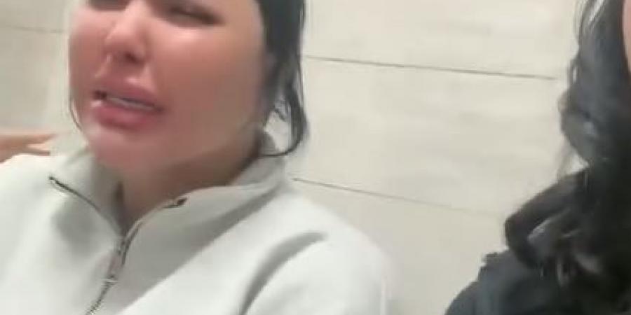 انهيار زوجة إسماعيل الليثي في المستشفى بعد دخوله في غيبوبة نتيجة الحادث المروع