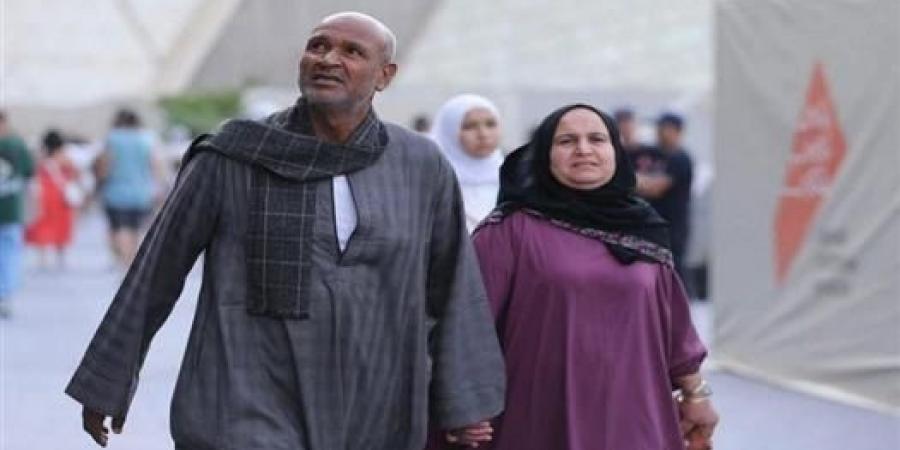 عم رشاد: مسكت إيد مراتي علشان دي عشرة عمر.. والحنية مش عيب