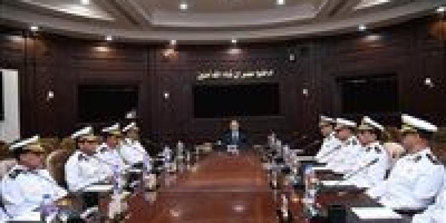 عبر الفيديو كونفرانس.. وزير الداخلية يراجع مع القيادات الأمنية خطط تأمين انتخابات مجلس النواب