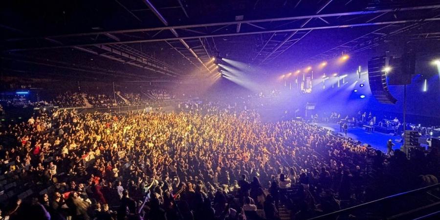 تامر حسني يشعل باريس في حفل جماهيري ضخم بمسرح “دوم دو”