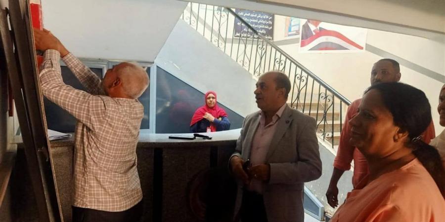وكيل صحة الوادي الجديد يتفقد لجان الانتخابات لضمان الجاهزية الطبية والإسعافية