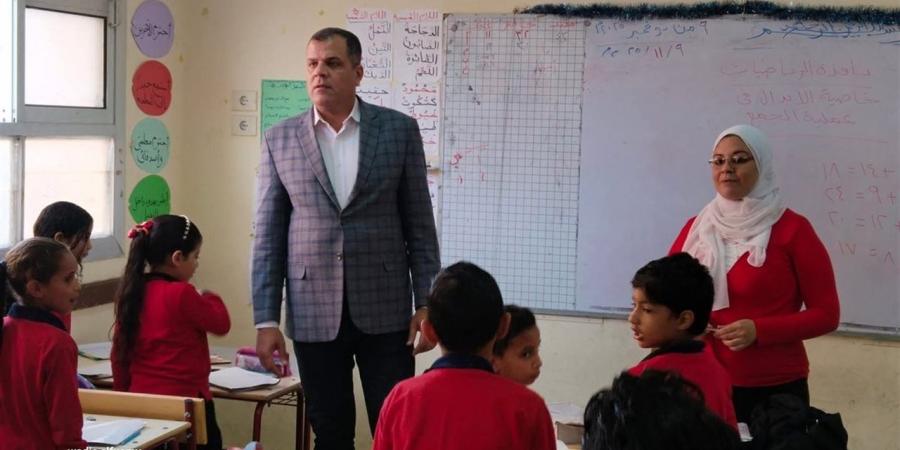 وكيل "تعليم دمياط" يتابع سير العملية التعليمية ببعض المدارس