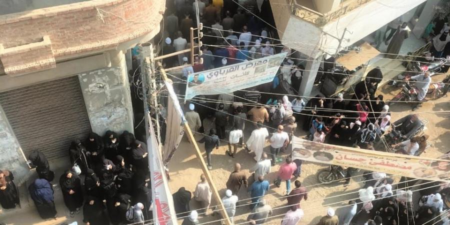 أهالي الشرقية يشيعون جنازة شقيقين لقيا مصرعهما في حادث أليم بالسعودية