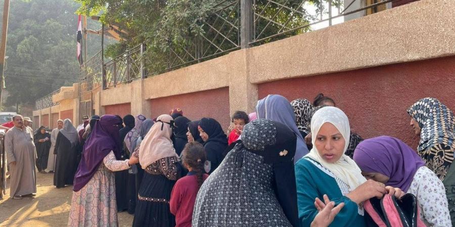 توافد الناخبين للتصويت في انتخابات مجلس النواب بسوهاج.. والسيدات يشاركن بقوة