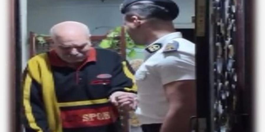 رجال الشرطة يجسدون المواقف الإنسانية فى انتخابات مجلس النواب 2025 بالإسكندرية