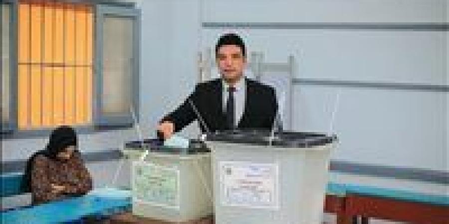 نائب محافظ سوهاج يدلي بصوته في انتخابات مجلس النواب ويؤكد: المشاركة في الاستحقاقات الانتخابية واجب وطني لا يتجزأ