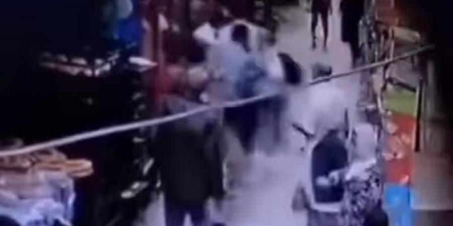 انتقام امرأة.. سيدة تسحل أخرى في أحد شوارع بولاق الدكرور