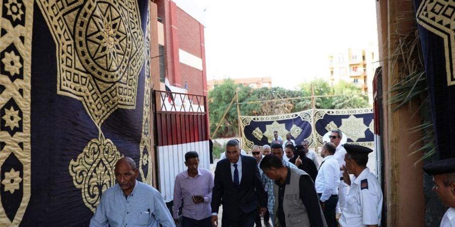 لا رصد لأي شكاوى.. محافظ أسوان يتفقد اللجان الانتخابية لنواب 2025