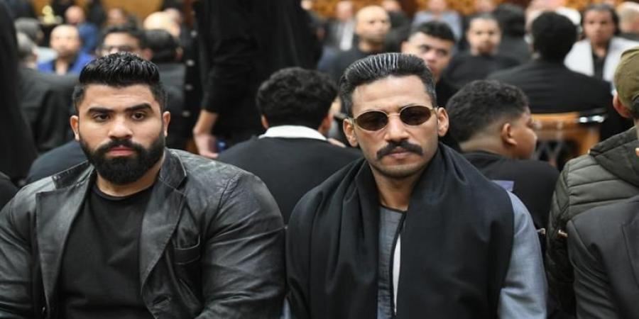 الدهشة تملأ مواقع التواصل.. جعفر العمدة يعزي محمد رمضان في مشهد حقيقي!